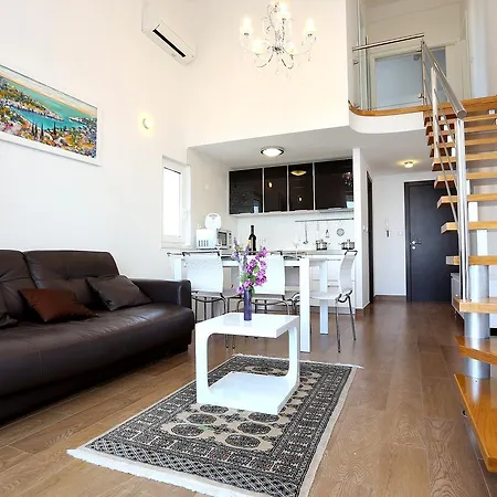 Apartment Zecevo Rtic 10333b Rogoznica (Sibenik-Knin)