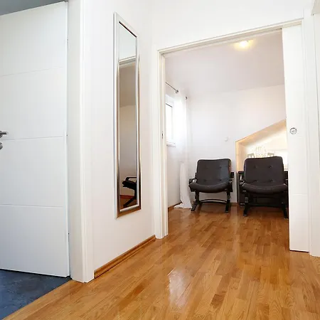 Zecevo Rtic 10333b Apartment